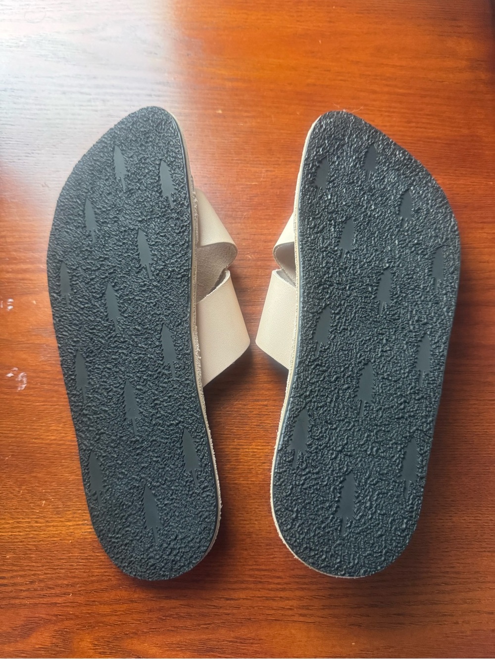 Portland Leather-Women's Cream Cross-Strap Slide Sandals-Brand New- Size 8.5 - Picture 2 of 4